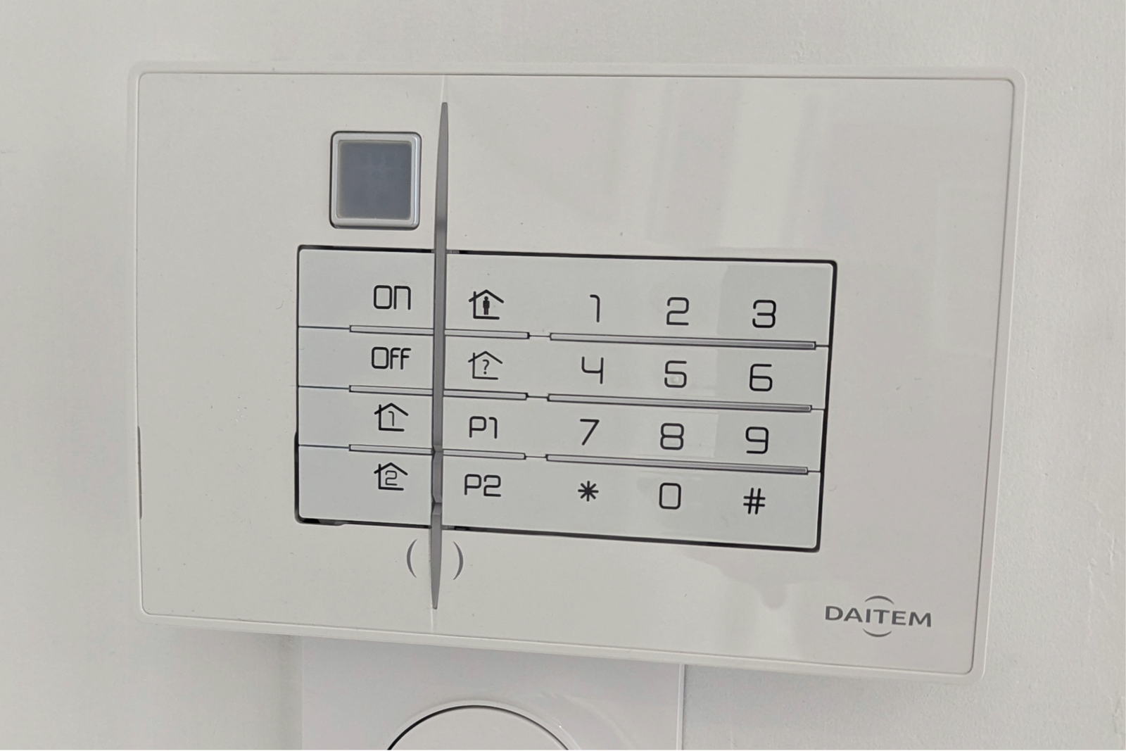 pose clavier désactivation alarme Daitem blanc