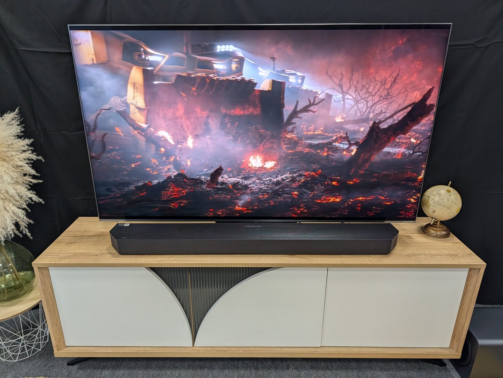 Installation d’un téléviseur grand écran et d’une barre de son par JOUVE SCF