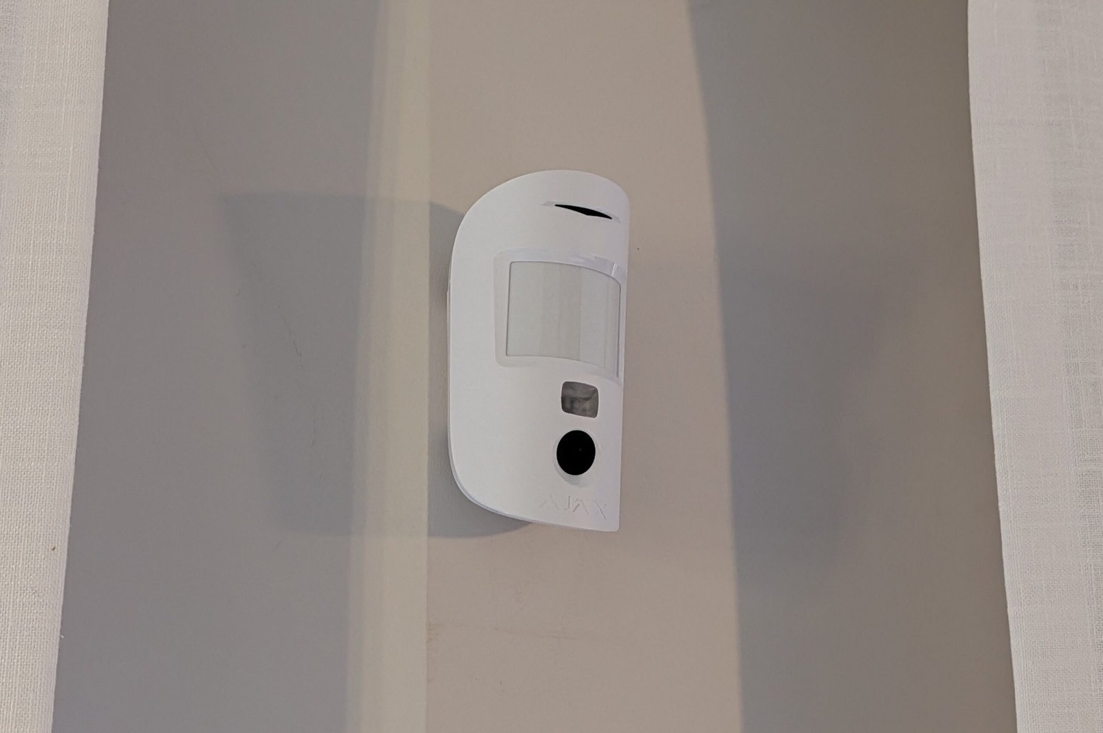 Détecteur d’alarme avec levée de doute visuelle installé par JOUVE SCF
