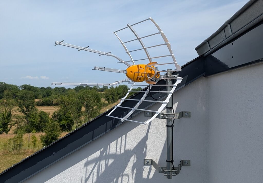 Installation d’une antenne TNT sur façade en Aveyron