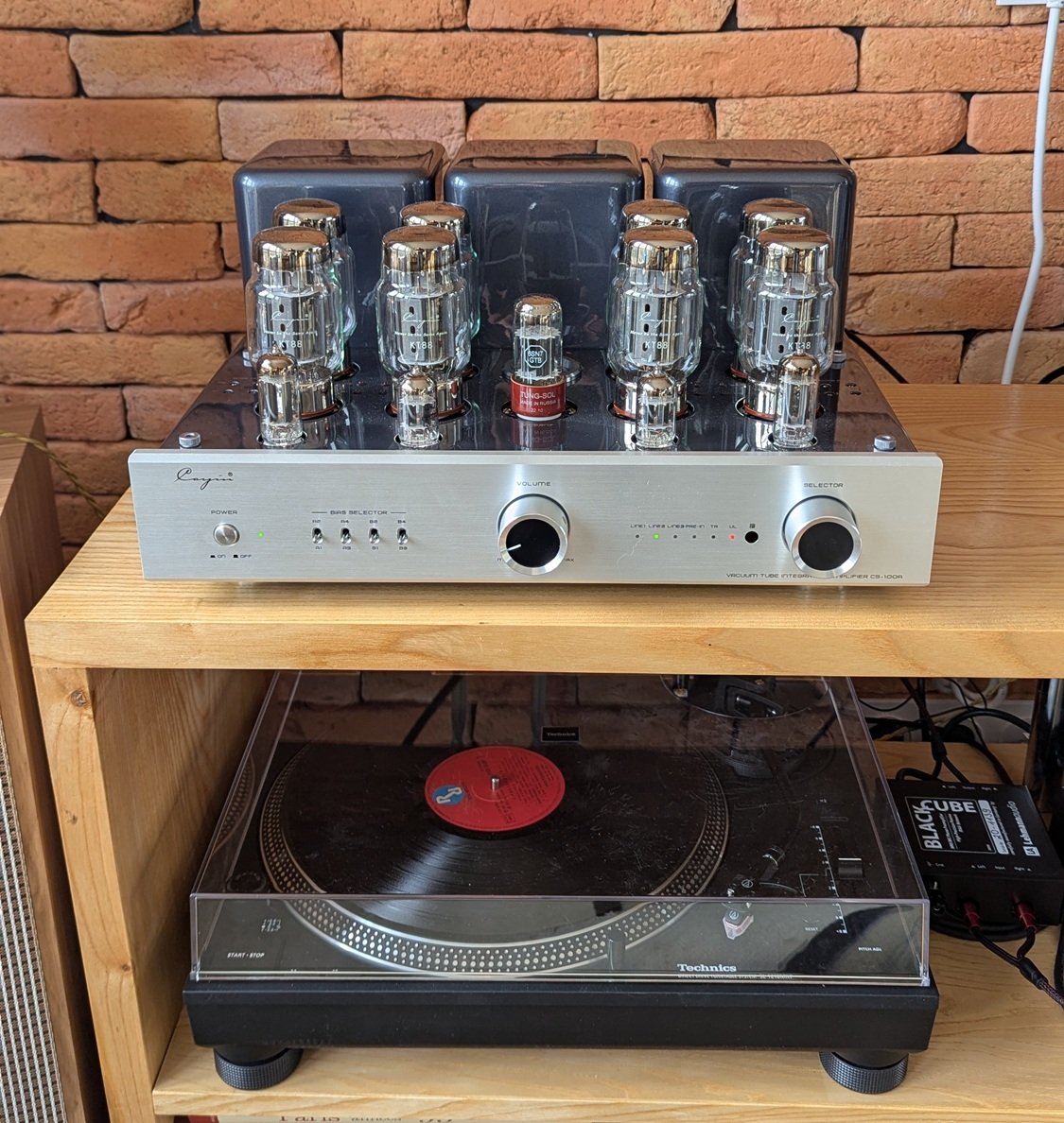 Vente et installation d'un système Hi-Fi haute fidélité avec amplificateur à lampes et platine vinyle par JOUVE SCF.